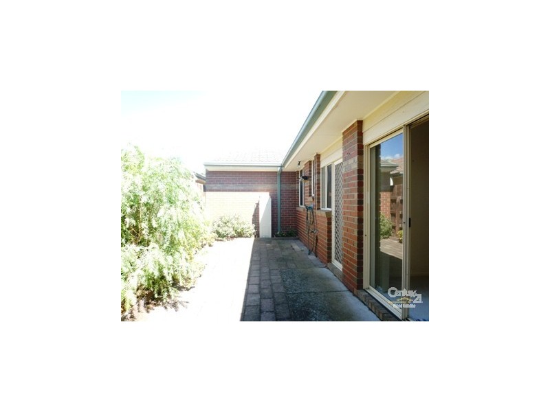 2/18 Rose Street, Altona VIC 3018