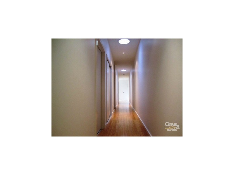 1/21 Dove Ave, Altona VIC 3018