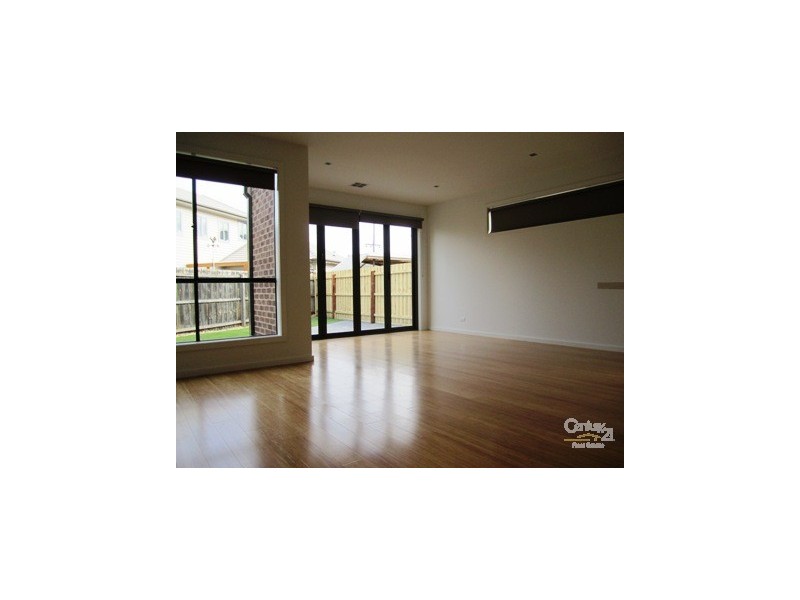 1/21 Dove Ave, Altona VIC 3018