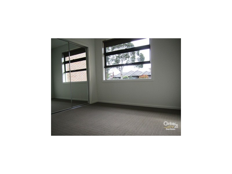 1/21 Dove Ave, Altona VIC 3018