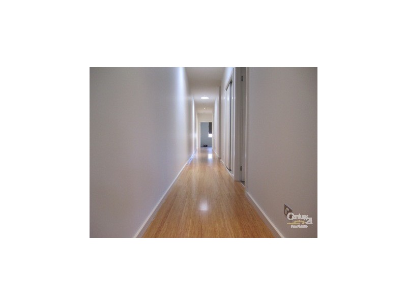 2/21 Dove Ave, Altona VIC 3018
