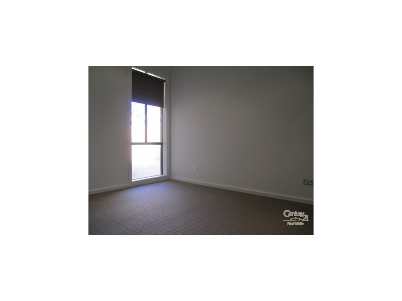 2/21 Dove Ave, Altona VIC 3018