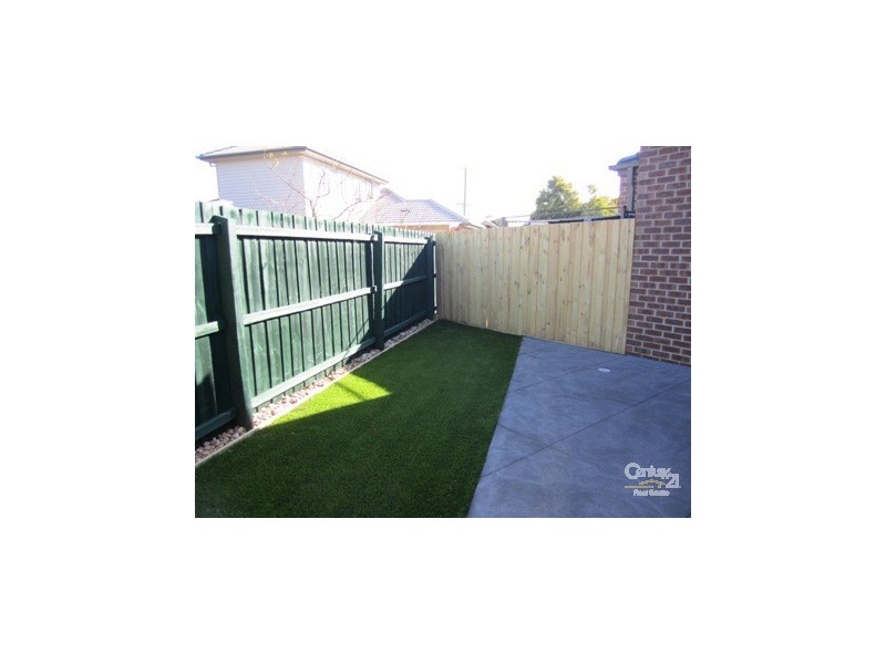 2/21 Dove Ave, Altona VIC 3018