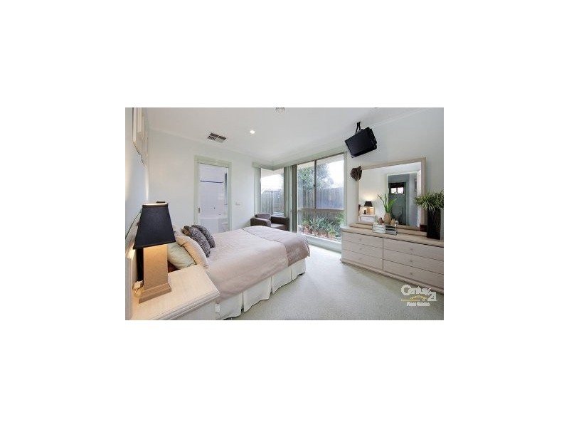 6 Davis Court, Altona Meadows VIC 3028