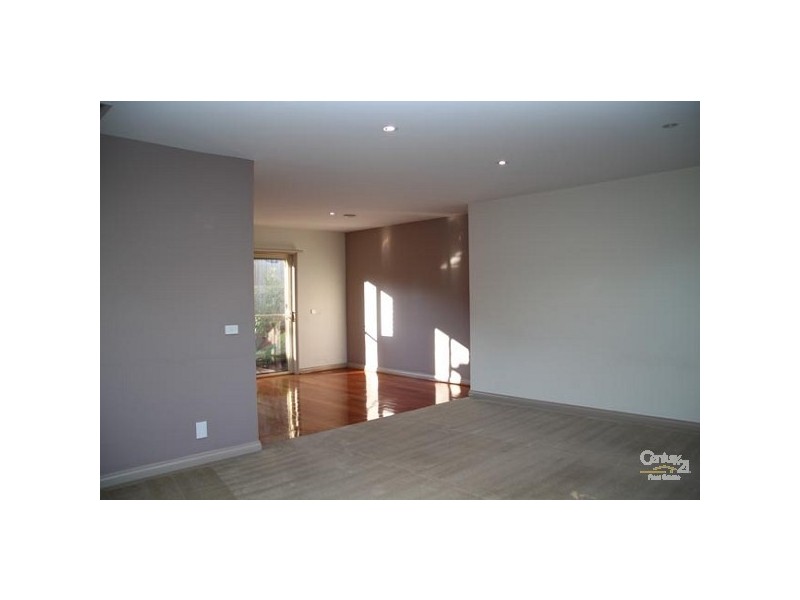 2/7 MAY STREET, Doncaster East VIC 3109