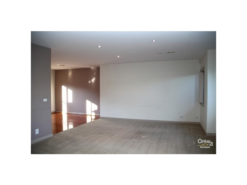 2/7 MAY STREET, Doncaster East VIC 3109