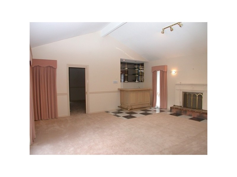 42 Tidcombe Crescent, Doncaster East VIC 3109