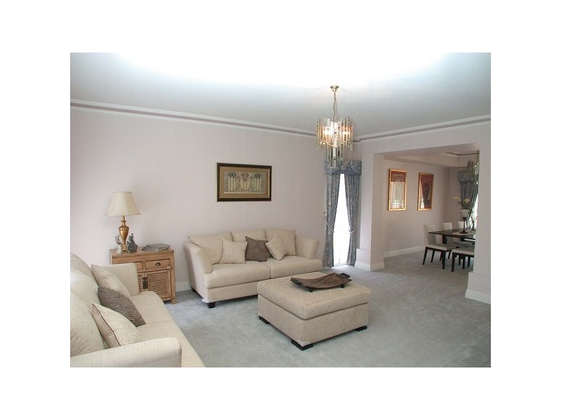 44 Tidcombe Crescent, Doncaster East VIC 3109