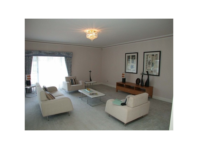 44 Tidcombe Crescent, Doncaster East VIC 3109