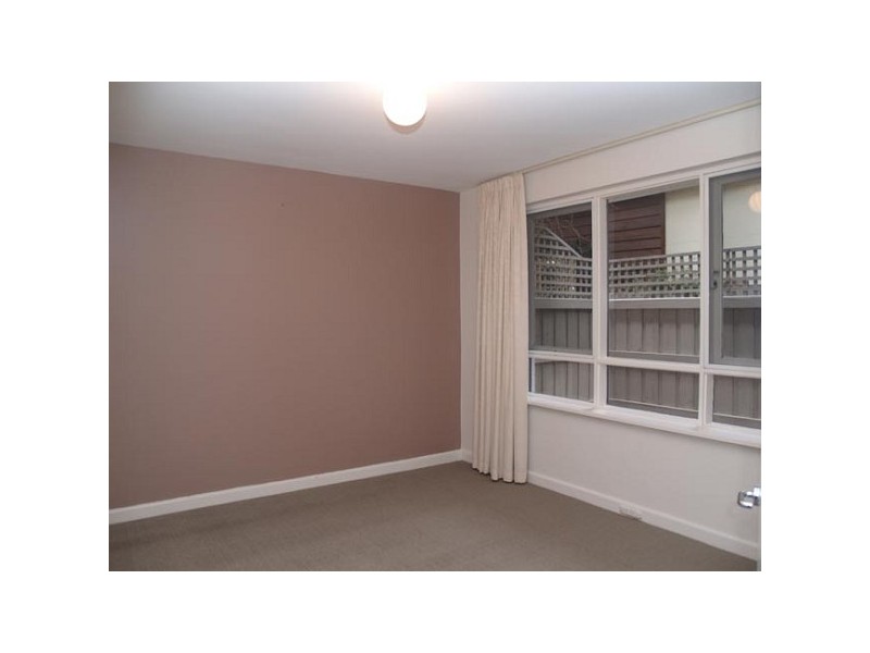 2/62 Gourlay Street, St Kilda East VIC 3183