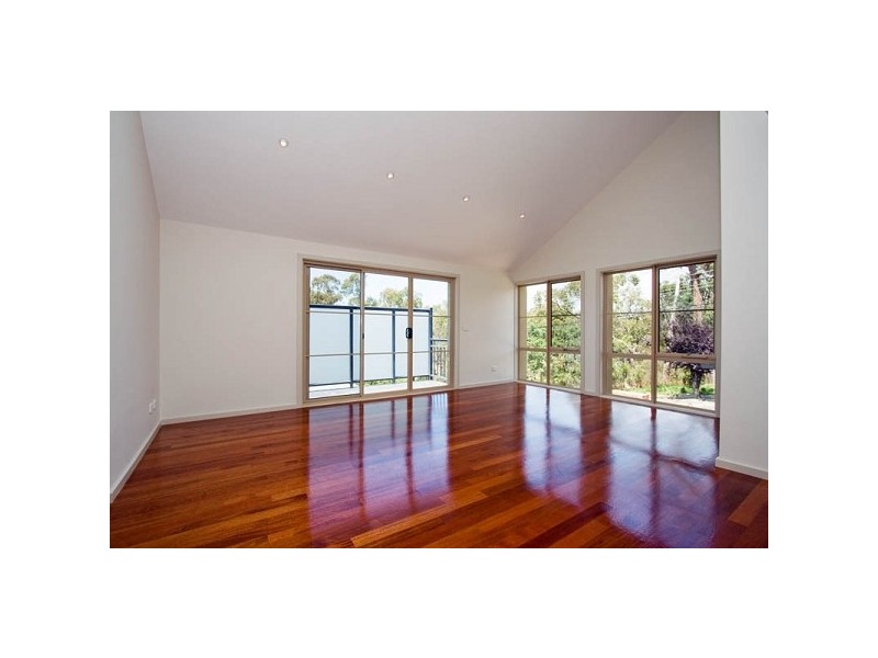 25 Reserve Rd, Ringwood VIC 3134