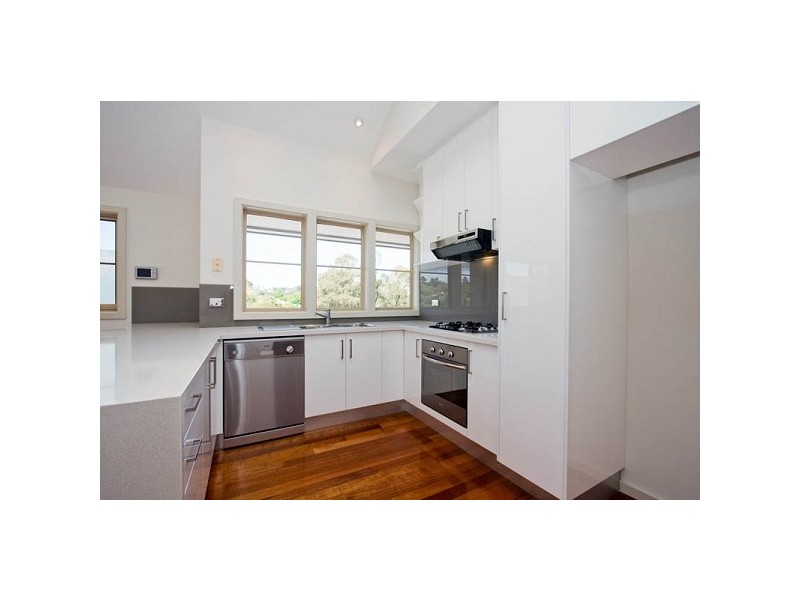 25 Reserve Rd, Ringwood VIC 3134