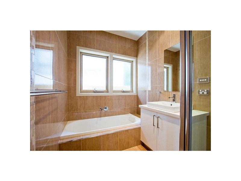 25 Reserve Rd, Ringwood VIC 3134