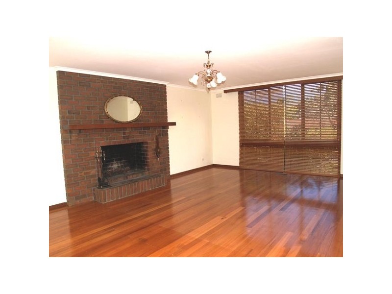 17 Devlaw Drive, Doncaster East VIC 3109