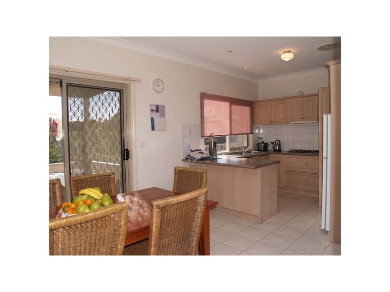 2/5 Bayley Grove, Doncaster VIC 3108