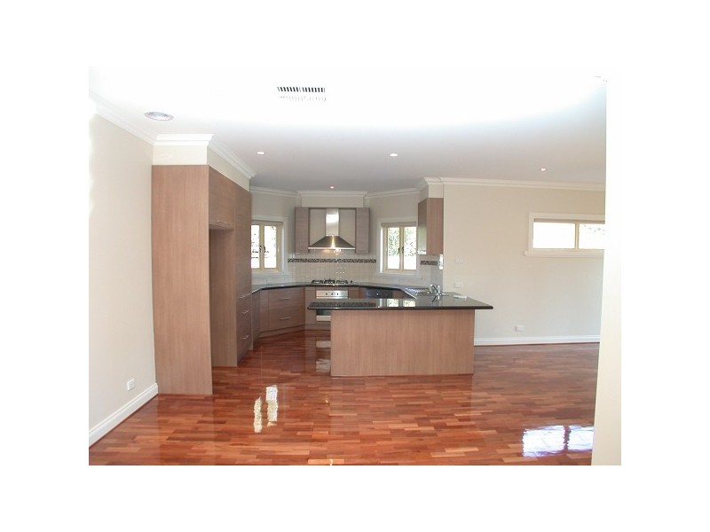 1/5 Olron Rise, Doncaster East VIC 3109