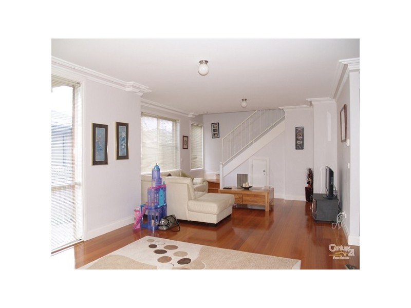 2/8 Roger Street, Doncaster East VIC 3109