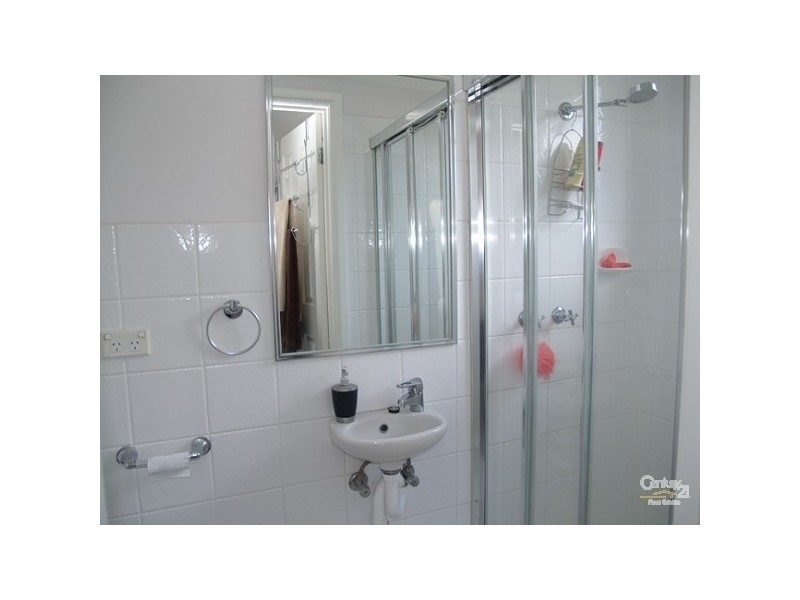 2/8 Roger Street, Doncaster East VIC 3109