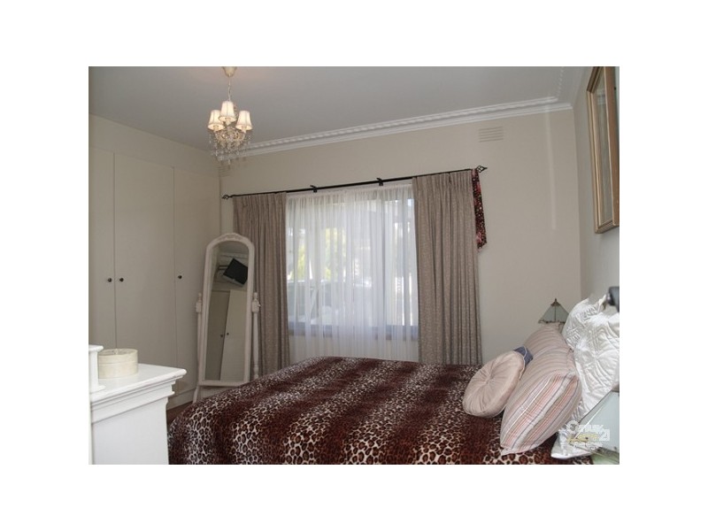 48 BARRY ROAD, Burwood East VIC 3151