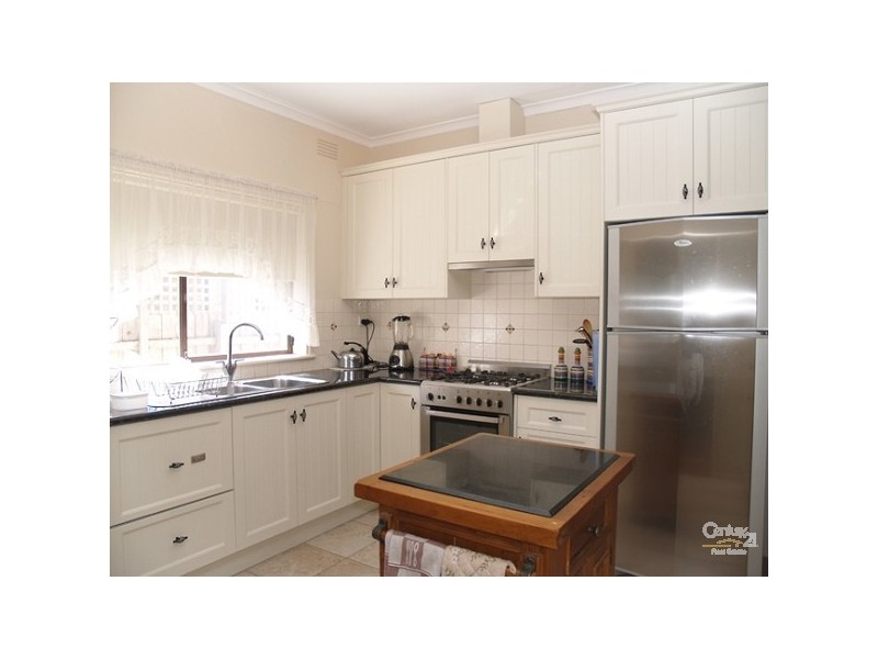 48 BARRY ROAD, Burwood East VIC 3151