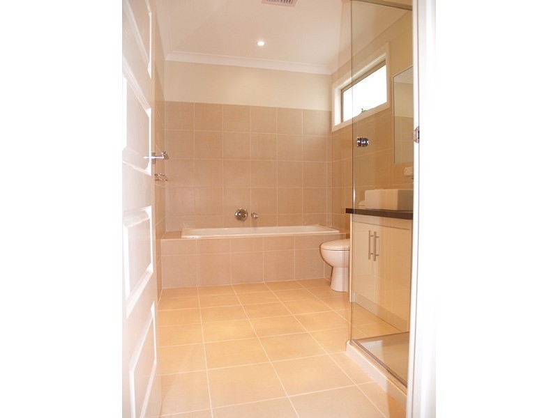 Unit 1/47 Lincoln Drive, Bulleen VIC 3105