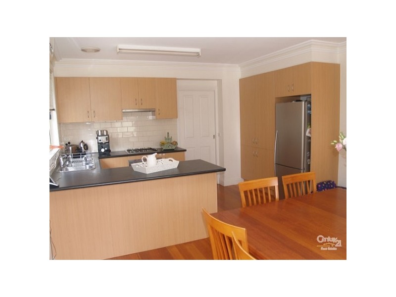 Unit 1/8 Roger Street, Doncaster East VIC 3109