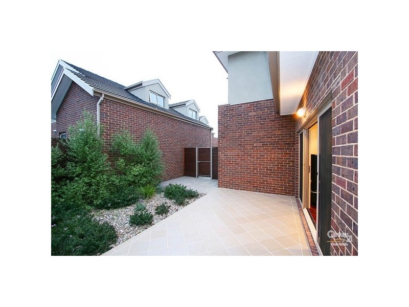 2/15 Beverley Street, Doncaster East VIC 3109