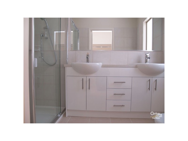 2/22 Finch Street, Notting Hill VIC 3168