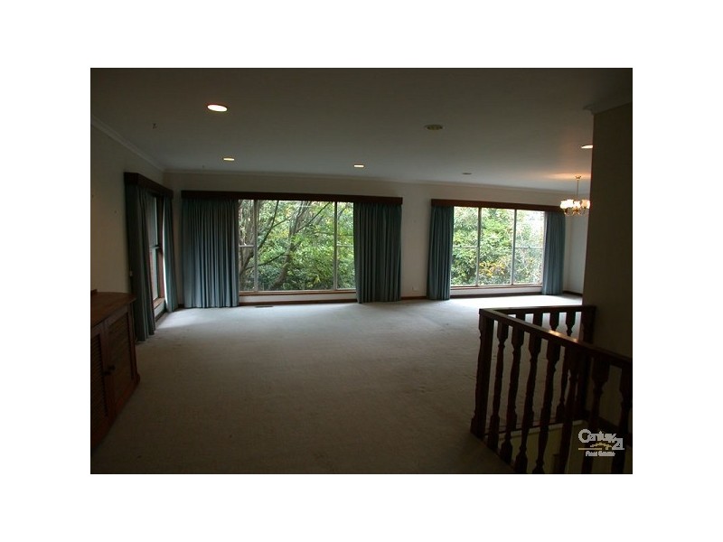 52 WHITTENS LANE, Doncaster VIC 3108