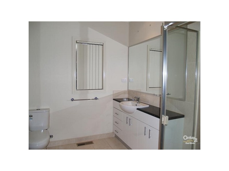 2/2B Minaki Avenue, Doncaster East VIC 3109