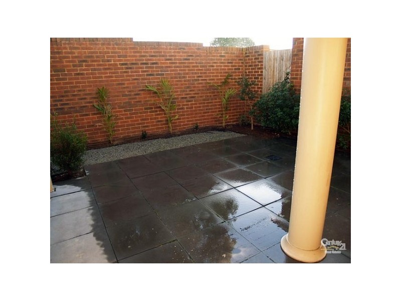 2/2B Minaki Avenue, Doncaster East VIC 3109