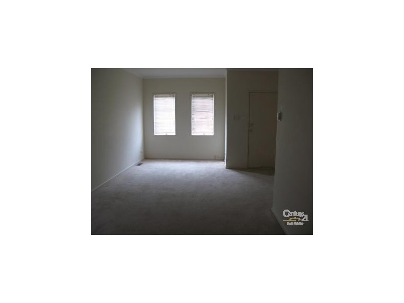 2/207 Reynolds Road, Doncaster East VIC 3109