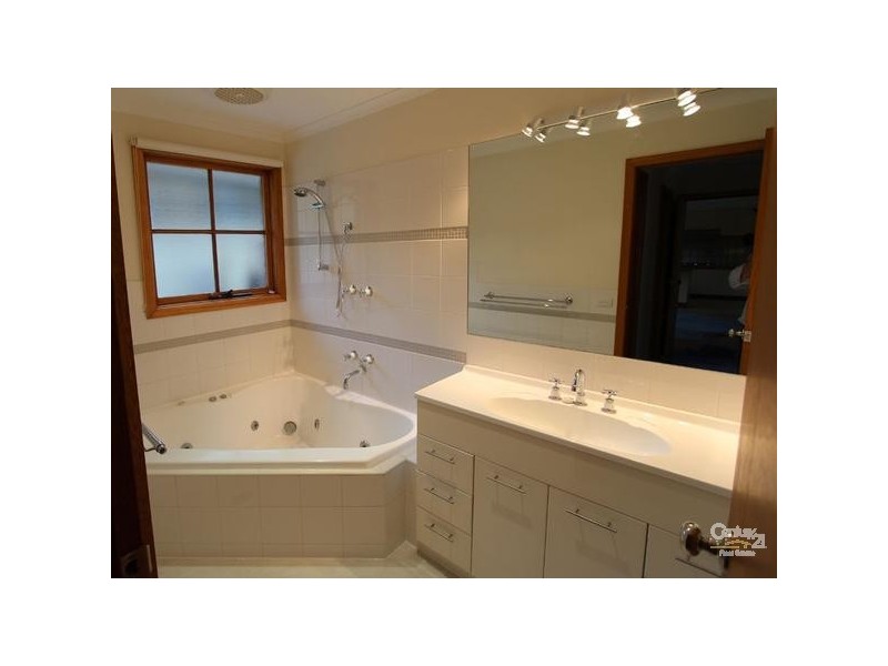 1/2 Fahey Place, Donvale VIC 3111