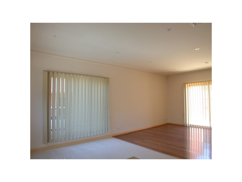 1/1038 Doncaster Rd, Doncaster East VIC 3109