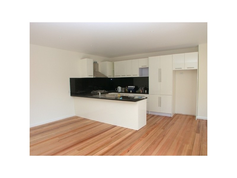 2/16 Morris Street, Doncaster VIC 3108