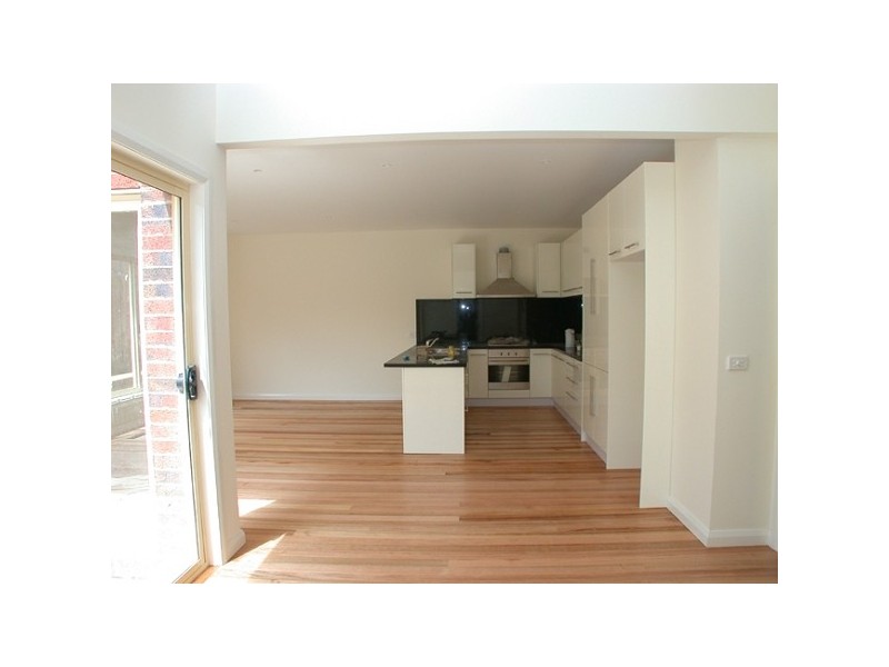 2/16 Morris Street, Doncaster VIC 3108