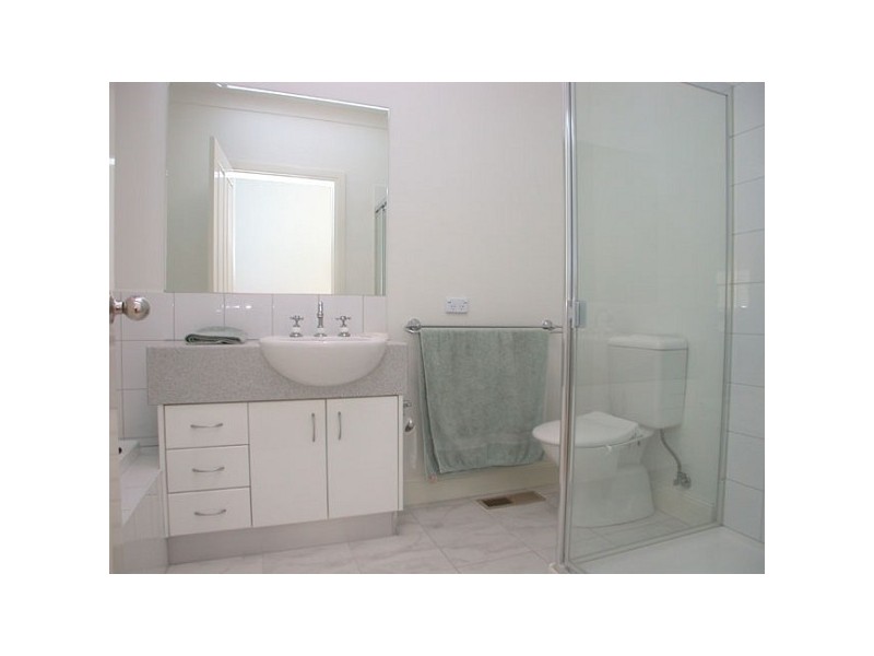 2/915 Doncaster Rd, Doncaster East VIC 3109