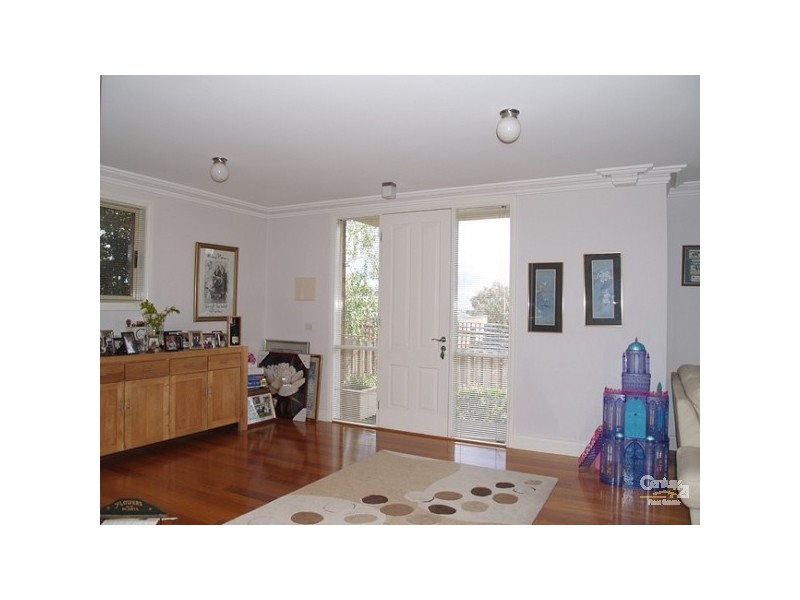 2/8 Roger Street, Doncaster East VIC 3109