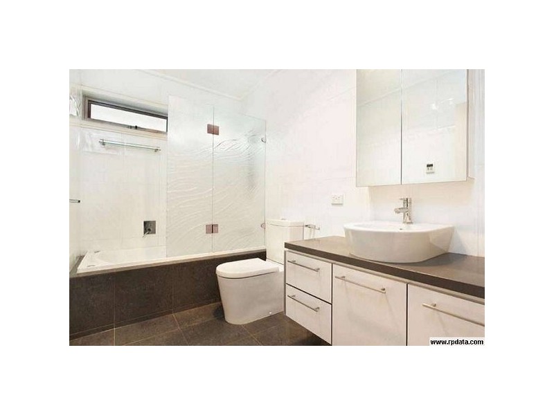 2/27 Selwyn Avenue, Elwood VIC 3184