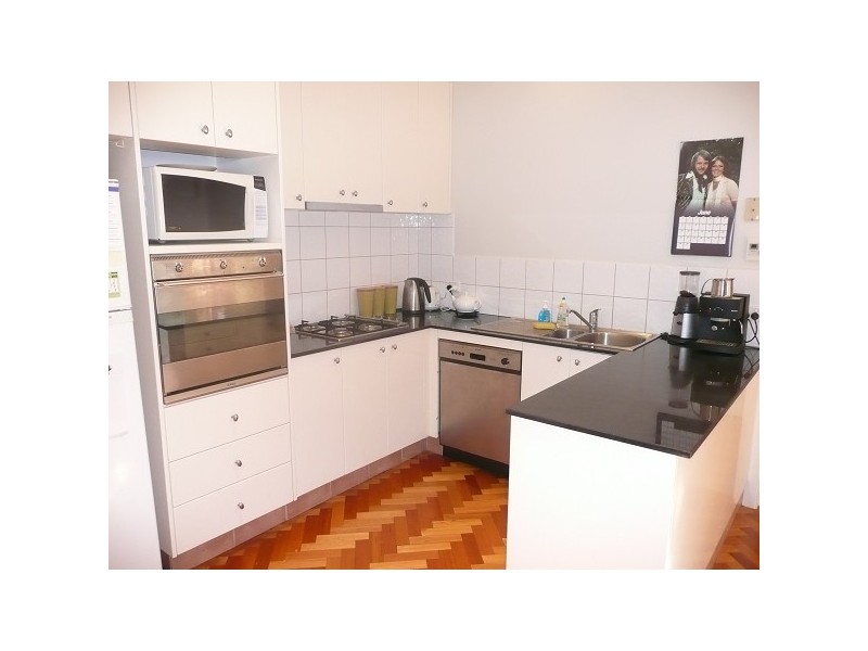 24 Heaton Avenue, Elwood VIC 3184