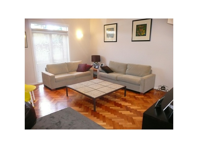 24 Heaton Avenue, Elwood VIC 3184