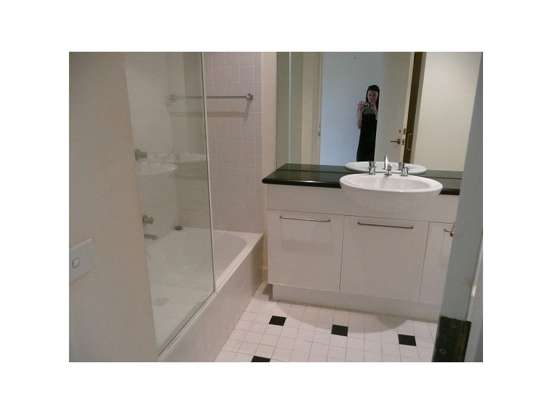 23/2 Wellington Crescent, East Melbourne VIC 3002