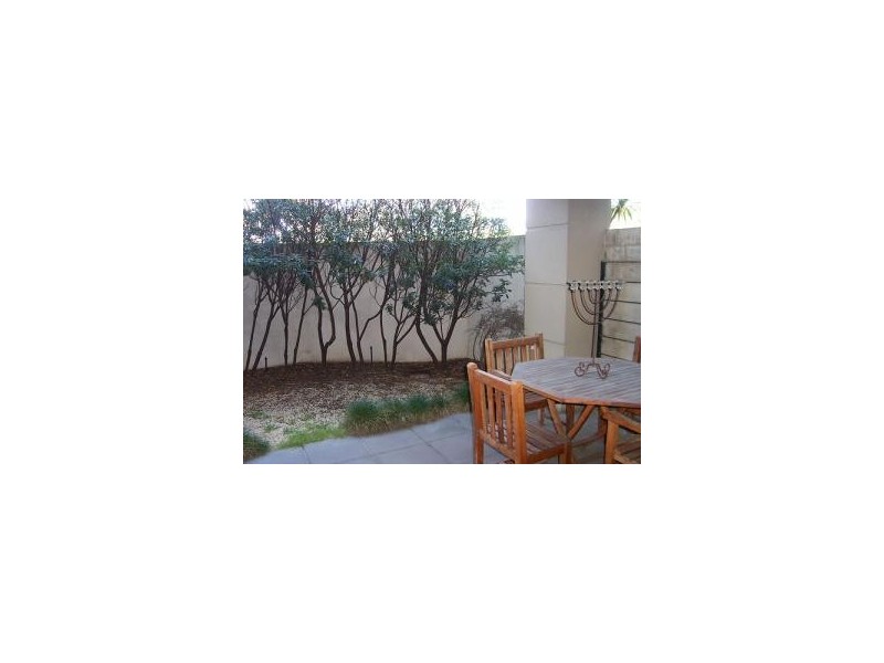 2/3 Ormond Esplanade, Elwood VIC 3184