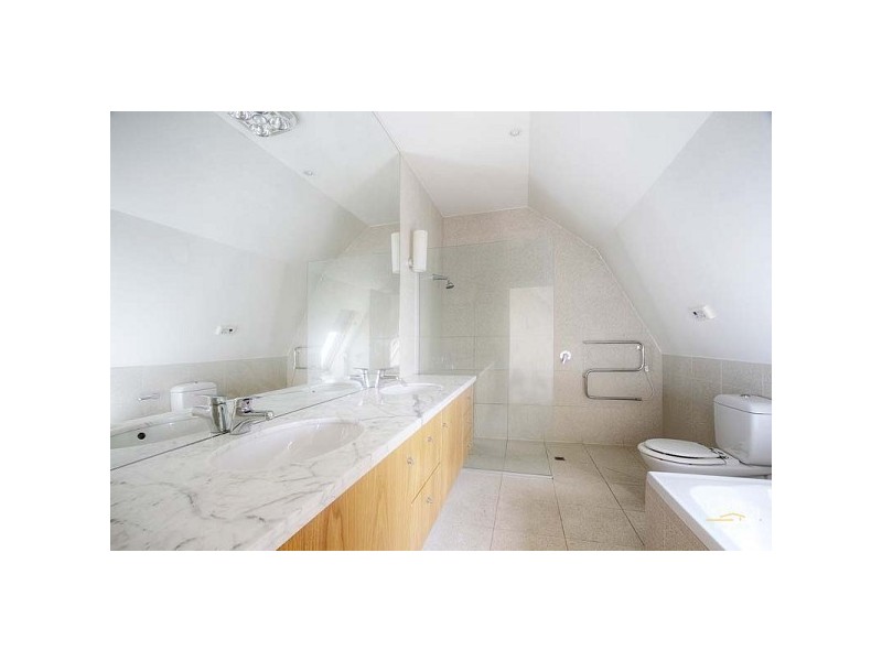 2/65 Marine Parade, Elwood VIC 3184