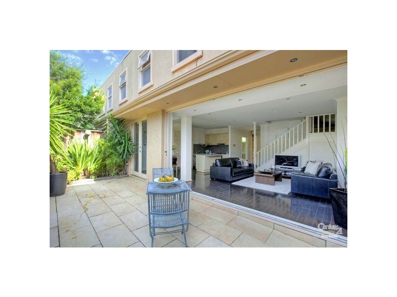 3/2A Vautier Street, Elwood VIC 3184