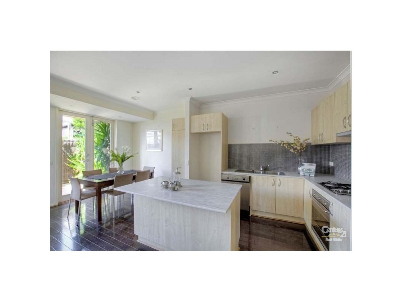 3/2A Vautier Street, Elwood VIC 3184