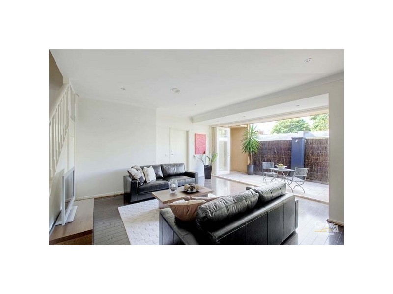 3/2A Vautier Street, Elwood VIC 3184