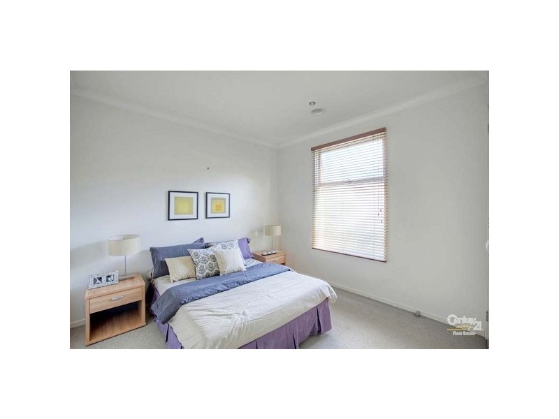 3/2A Vautier Street, Elwood VIC 3184