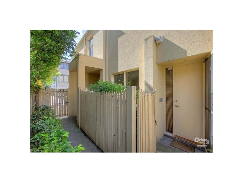 3/2A Vautier Street, Elwood VIC 3184