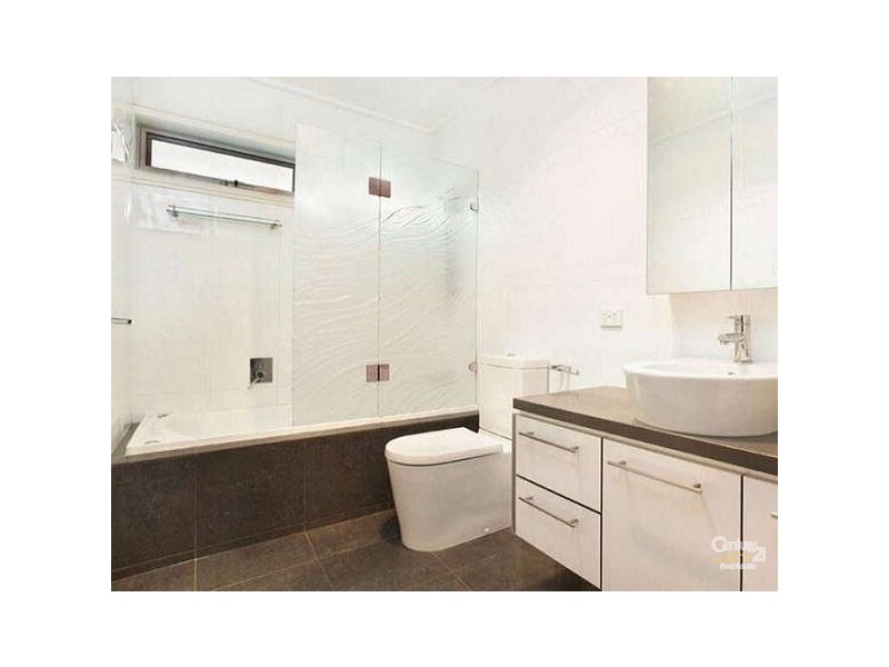2/27 Selwyn Avenue, Elwood VIC 3184